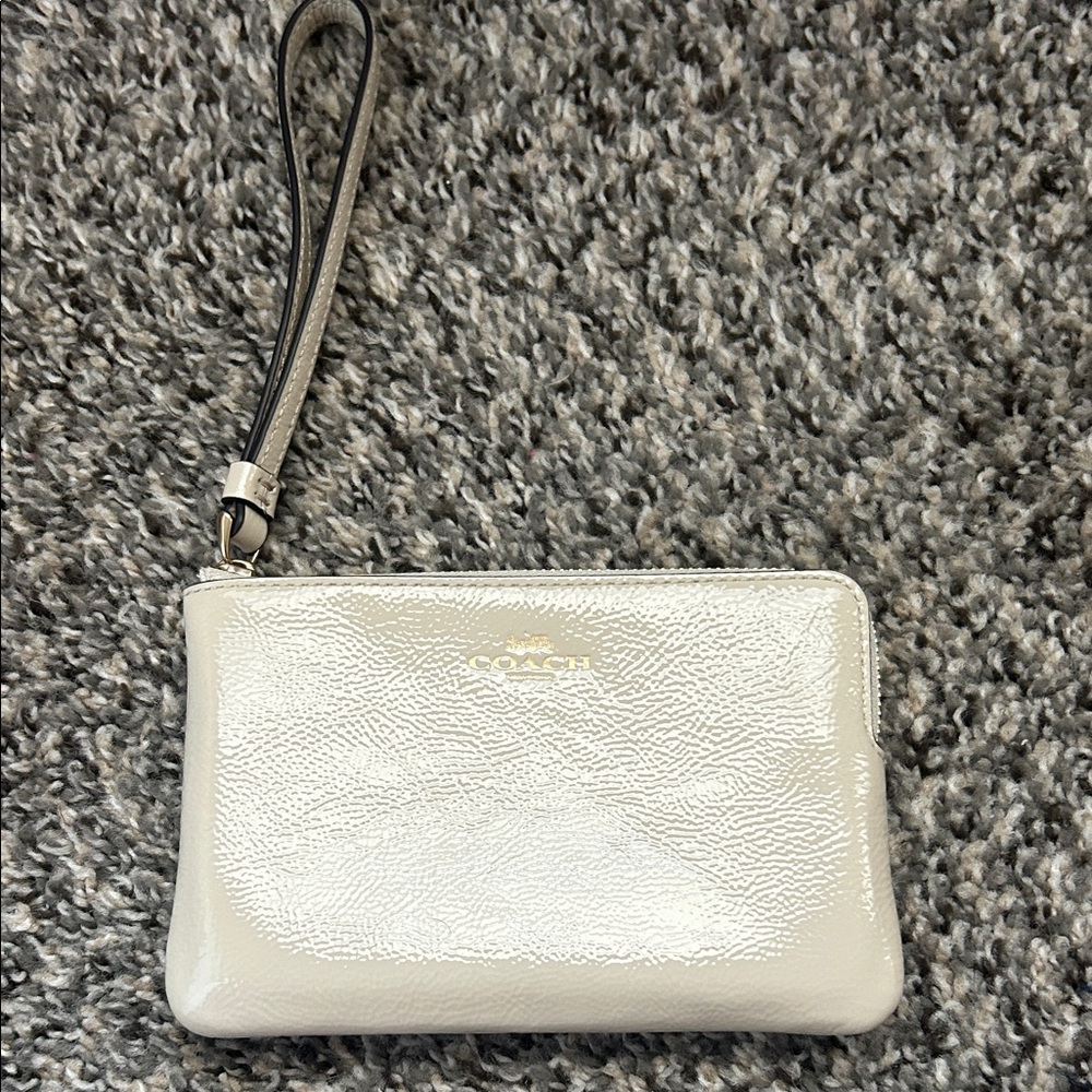 Coach Outlet Corner Zip Wristlet (Glazed Cream)